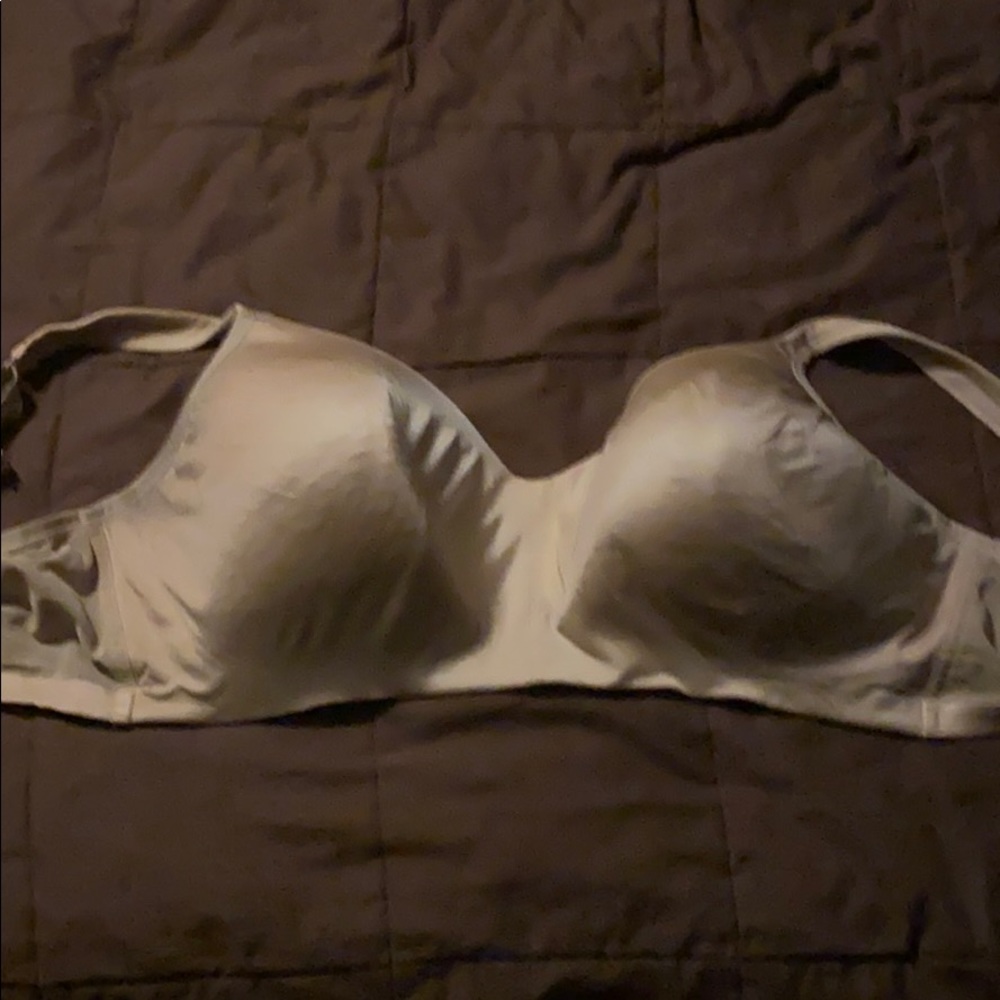 Cacique Bra 42DDD.